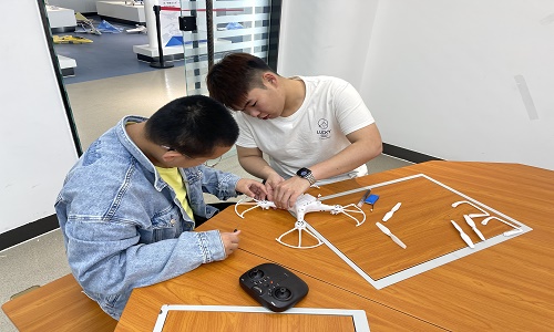新疆保華潤天航空青少年無人機培訓:讓孩子的夢想翱翔藍天!