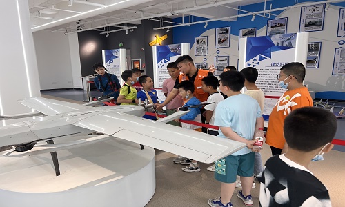 【新疆保華潤天】青少年科技新寵：無人機科學素質培養指南