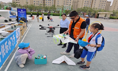 新疆青少年無(wú)人機(jī)培訓(xùn)教育：保華潤(rùn)天航空引領(lǐng)未來(lái)