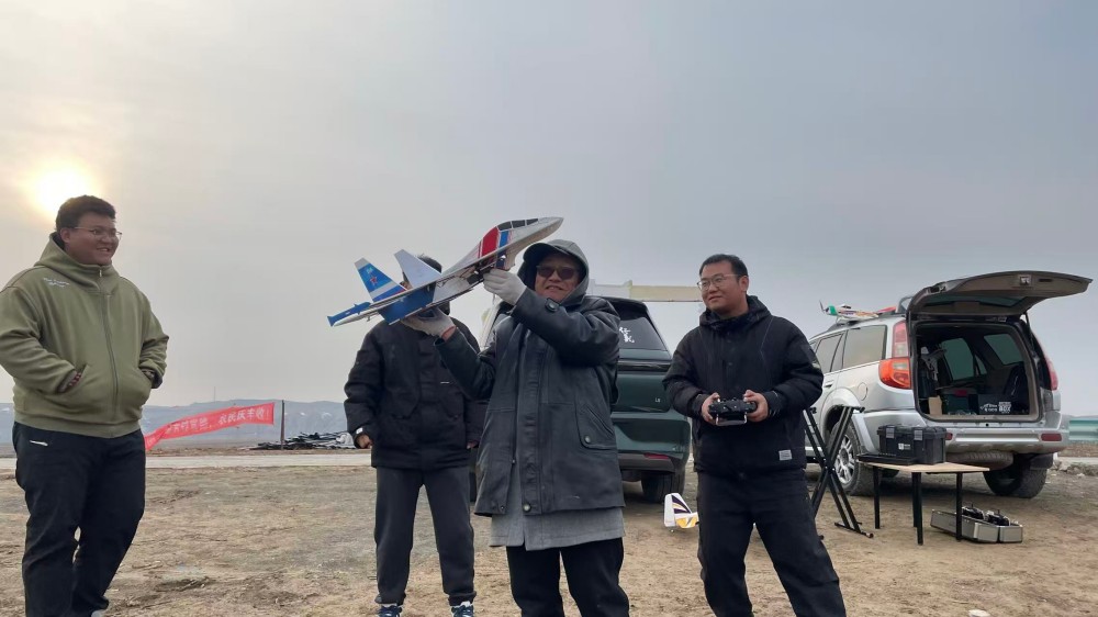 保華潤天新疆無人機培訓：行業(yè)剛需！無人機駕駛員成高薪稀缺人才