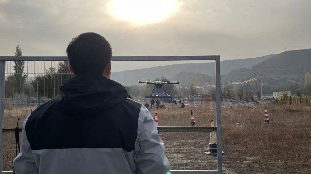 保華潤(rùn)天新疆無(wú)人機(jī)培訓(xùn)：行業(yè)剛需！無(wú)人機(jī)駕駛員成高薪稀缺人才